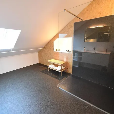 Le 42 アパート デュルビュイ